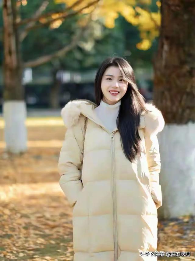 河南郑州一校花好漂亮， 身高168cm体重46kg ，美的让人移不开眼
