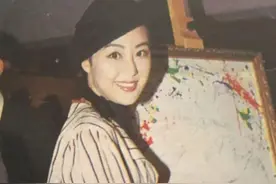 玫瑰原型是她？美过刘亦菲，掏空2个富豪，被大师说“屁股淫贱”图片