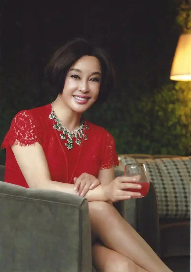 钱再多有什么用？75岁刘晓庆的现状，给所有中老年人提了个醒