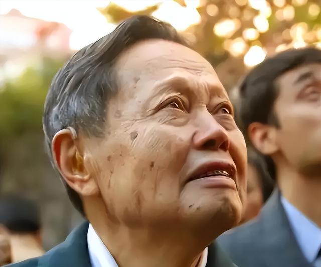 杨振宁的年薪到底有多高？知道真实数据后，才发现对他误解太深