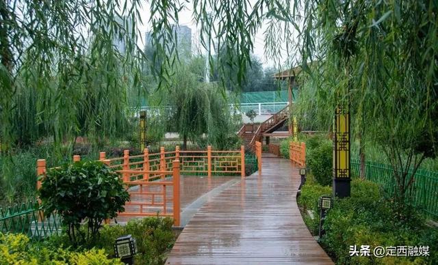 雨润临洮，秋光满故城