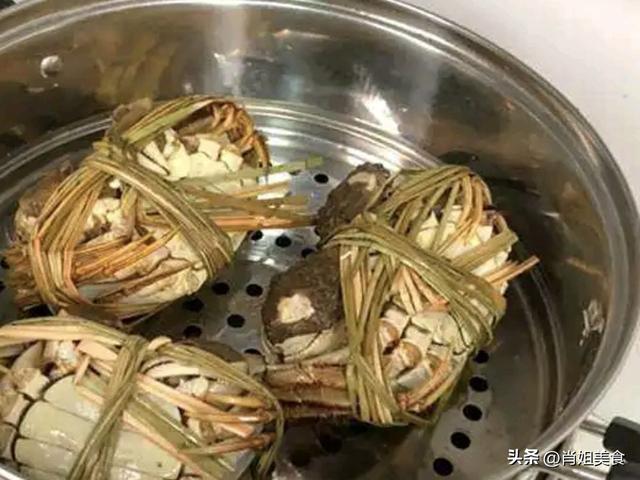蒸螃蟹要多长时间才熟？牢记3个时间点，不掉腿不流黄，蟹肉鲜嫩