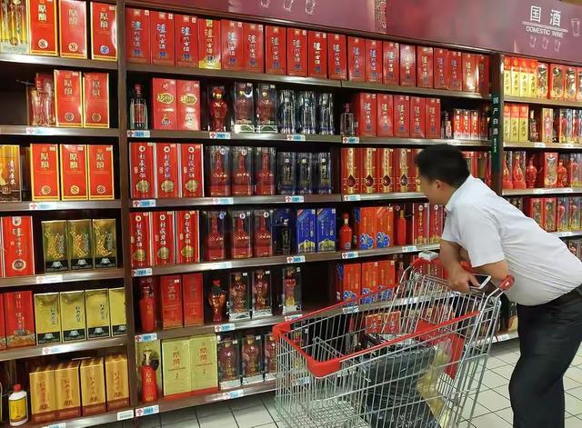 不管粮食酒，酒精酒，其实你喝的白酒，都是勾兑酒，只是你不知道