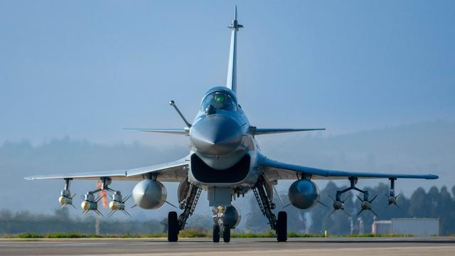 攻不了也守不住？中国空军在西藏上空，被印度空军欺负了足足40年
