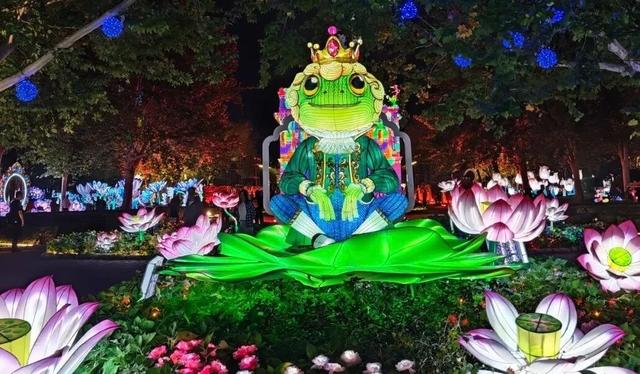 9米高“京彩女神”亮相新春彩灯嘉年华，独家赏灯路线揭秘！