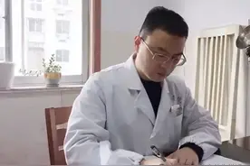 脑梗与打哈欠有关？医生：过了60岁，打哈欠 “三注意”图片
