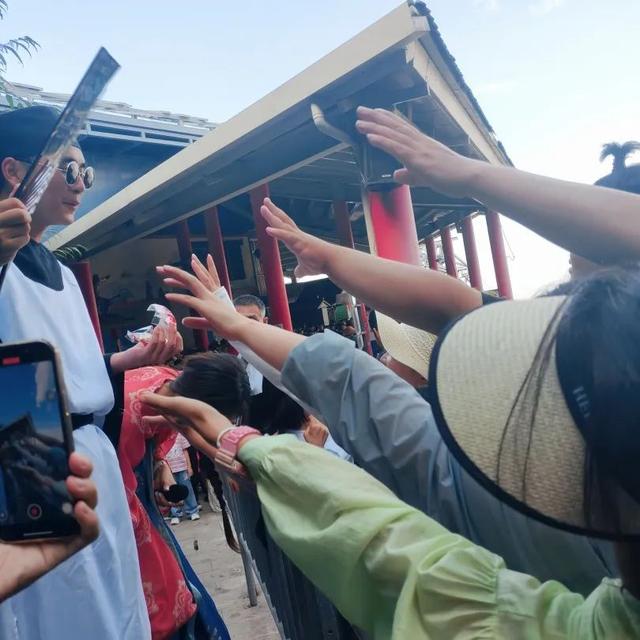 华山：排队也能嗨翻天？北峰索道这波操作我给满分！
