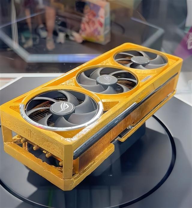 500多万 史上最贵！华硕打造纯黄金版RTX 5090D显卡 用了足足5公斤