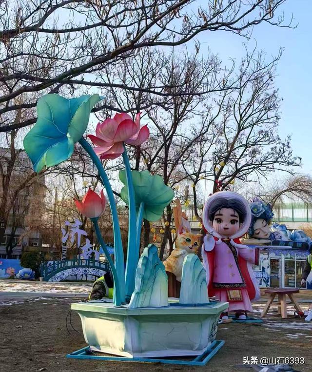 新华社原军事记者陶俊峰泉城美拍——筹备中的迎春花灯