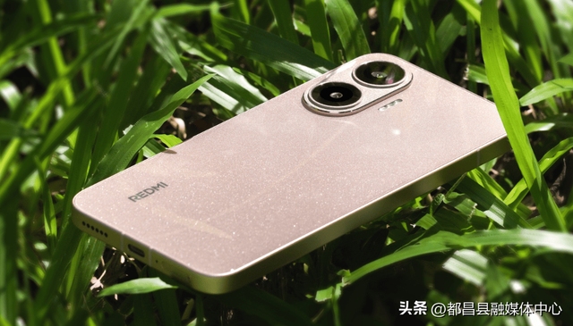 红米豁出去了！240万跑分+7550mAh+金属中框，256GB不到1500元