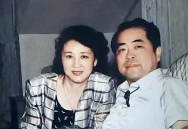 与女儿断亲不到24小时，范曾担心的事发生了	，遭殃的不止37岁娇妻