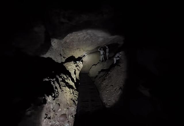 青城山奇怪洞穴住满“妖魔鬼怪”！内部犹如地狱，太恐怖了吧！