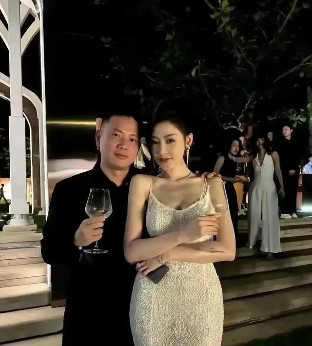 张天爱的胯，堪称 “胯中一绝”，完美腰臀比的奥秘全在这！