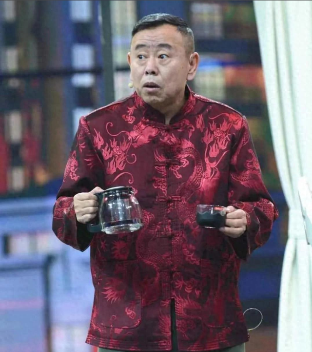 全家移民真相大白2年，享正师级待遇的潘长江，已走上另一条大道