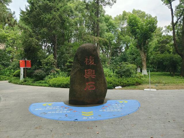 复兴岛上共青路，工业遗存赋新能