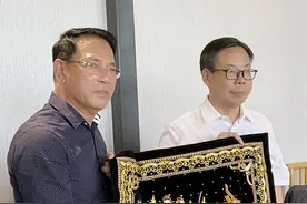 “可可亲王”陈恩田陪同缅甸宣传大臣吴貌貌翁考察中烟云南基地图片