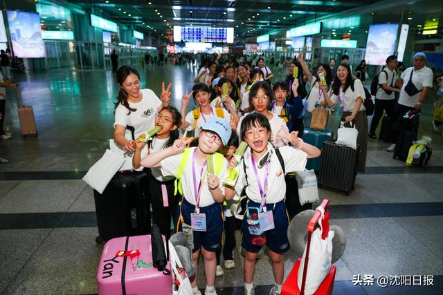 感受“移动学堂”和city walk的梦幻联动 130名港澳师生来沈开启游学之旅