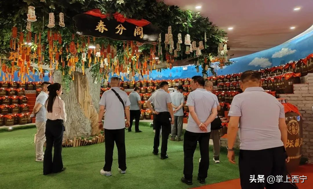 “千人游厂·万人游园”共赴青稞酒乡