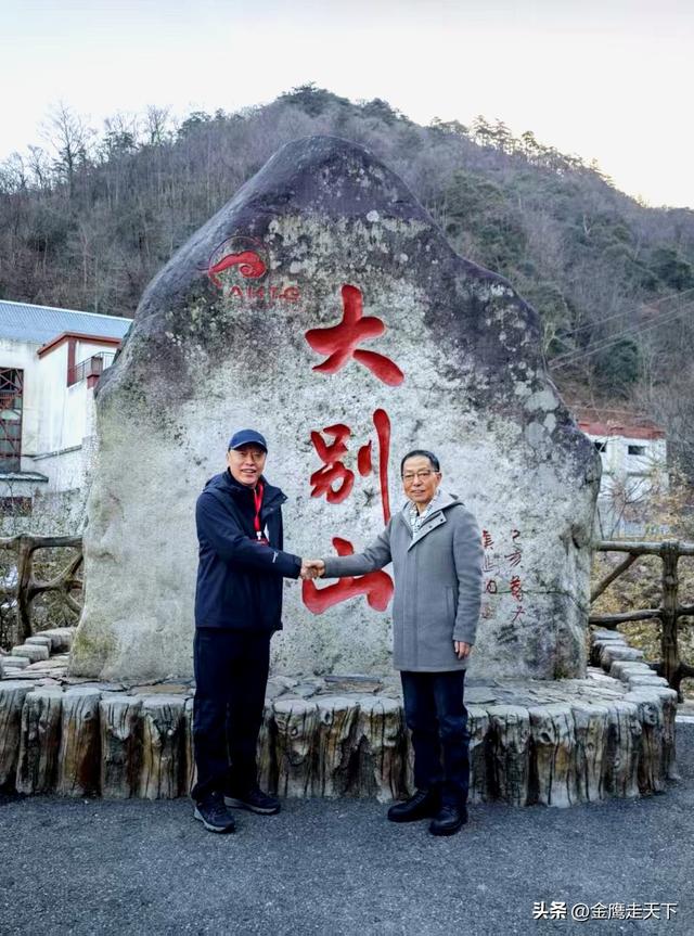 皖鄂之巅迎远客 山水红韵架桥梁——东北旅行商媒体走进天堂寨考察