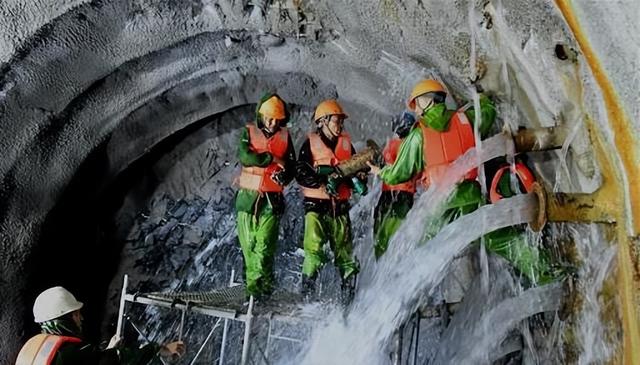 耗资高达3000亿，历时12年，大柱山隧道工程连“基建狂魔”都为难
