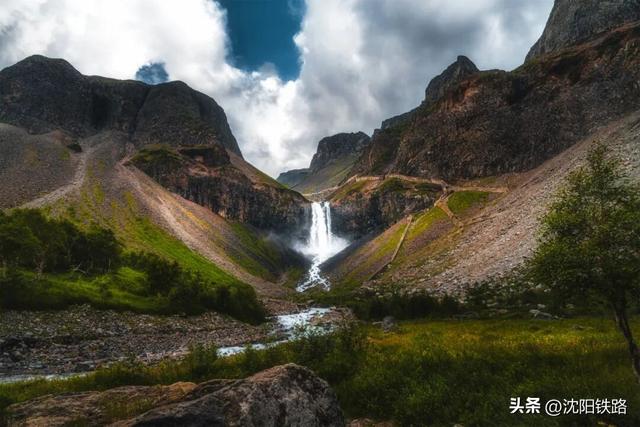 山泉水乘火车走四方