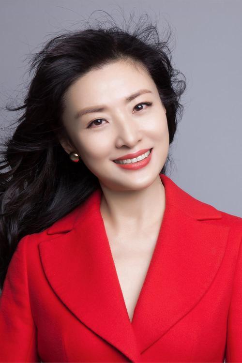 她是“央视一姐”，结婚12年选择离婚，坦然：婚姻给我的尽是痛苦