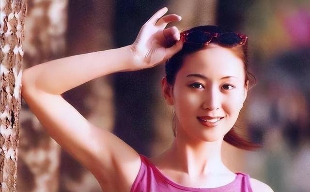 中国第一“裸模”汤加丽：走红后丈夫抛弃、父亲嫌丢脸，后来怎样