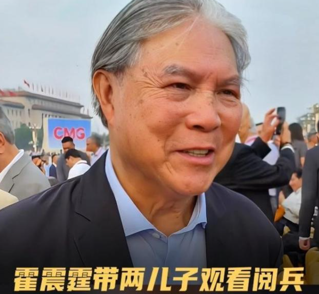 霍启刚没想到！44岁妻子和79岁老爸同时官宣喜讯，为霍家“争光”