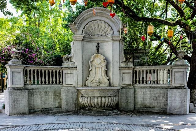 不走寻常路的国际化县城，关心一日三餐，更关心咖啡和汇率