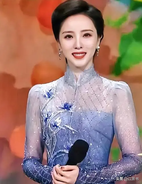 39岁的李思思也没想到，因阅兵后的一个举动，轻松实现口碑暴涨