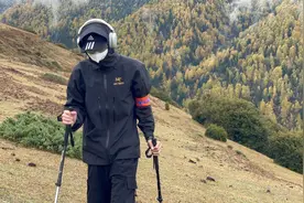 不建议买的3个冲锋衣品牌，听着洋气，实际都是智商税！烂大街了图片