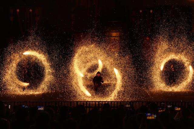 赏花灯，庆佳节！乐海神话世界华灯初上，动物王国喜气满满