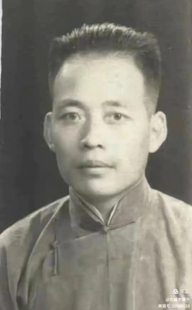 《2025年12月5日傍晚游西安红色回坊之地“莲湖公园”即景留影》