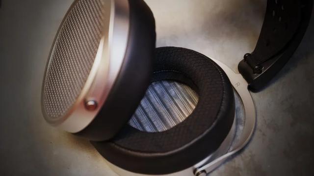 HIFIMAN HE600这款新品平板耳机，它会让我想起这么一位演员……