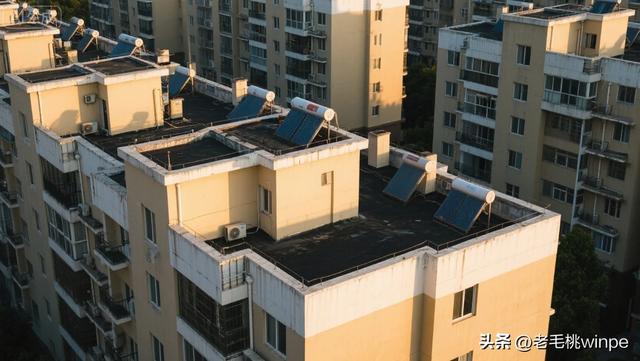 有钱人在收购“老旧小区顶楼”！知情人说出实情：这可不是瞎买
