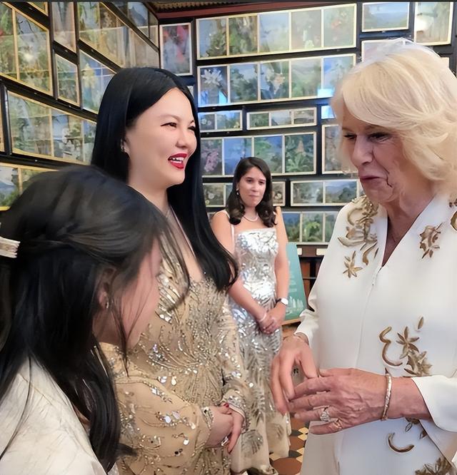 李湘事件升级！家境被扒底朝天	，父母身份曝光，果然不简单