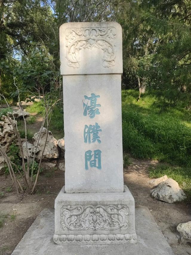 北京北海公园：都有哪些景点，绕湖走一圈看看。