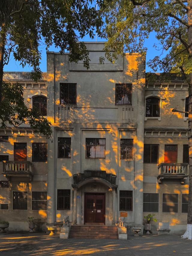 广州人逛了江门和中山，直言不讳：江门和中山人根本是两种活法！