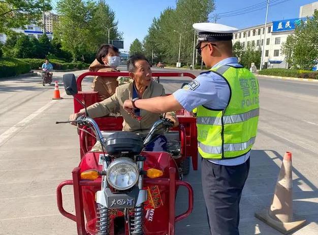 交警提醒:11月起60岁以上骑这5种电动车,上路不查不扣!