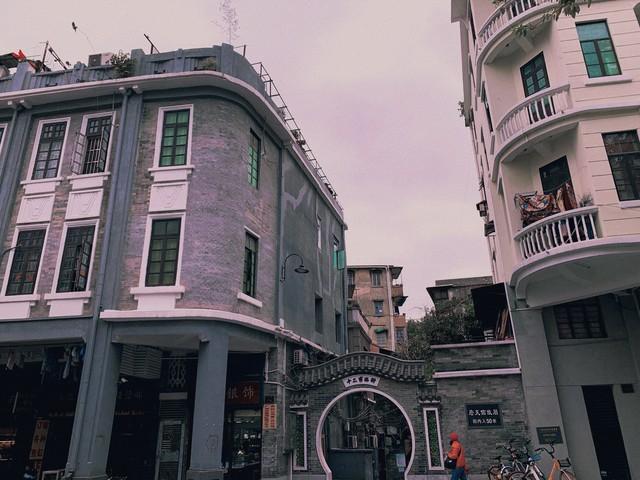 我装作顾客，去前女友开的服装店，她把我拉进了试衣间