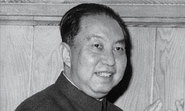 她15岁入党，18岁和主席结婚，如今92岁仍健在，却几乎不出来露面