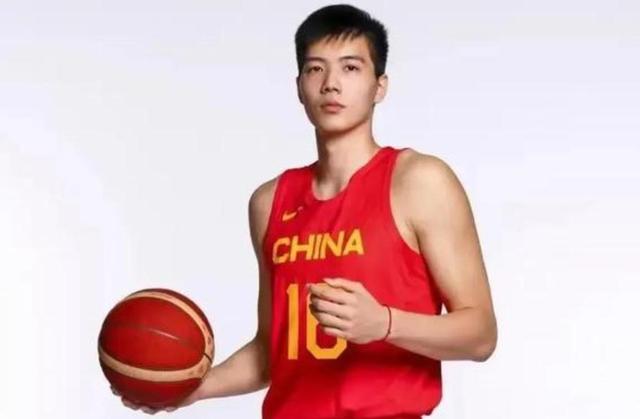 CBA三方交易完成！广东男篮签下2米10国手中锋，陈国豪转会广州！