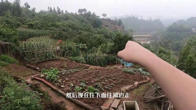 重庆渝北水库边发现神秘悬崖洞，传闻是旧时大地主私藏财宝的据点