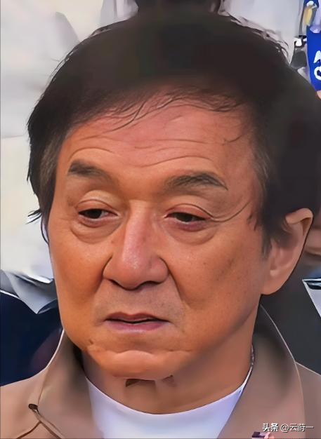 善恶终有报，把儿子养废，任由私生女拾荒的成龙，终为荒唐买单