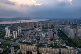 蚂蚁之江退地尘埃落定，之江二手房价离高点降了多少？图片