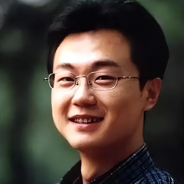 春妮没想到，丈夫刚强出席阅兵解说没多久，6岁儿子又给自己争光