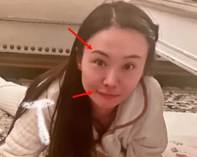 35岁郑爽近照曝光！形象管理失败，彻底成了素人，在美日子舒坦了