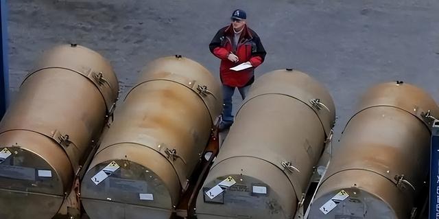 中美俄朝统一战线，48小时美国2次警告，石破茂：高市要毁了日本