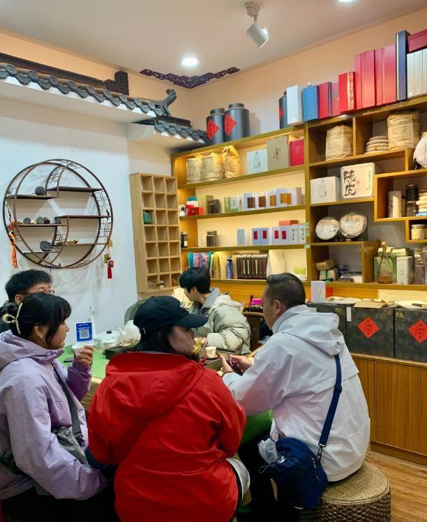 突发！大量日本游客涌入北京，他们不去旅游不吃美食，原因为何？