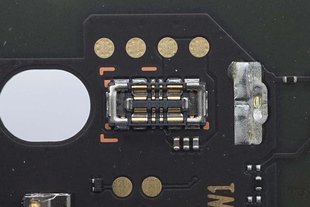 高达1999元售价是怎样的用料做过水准？中兴U60 Pro 5G随身WiFi拆解